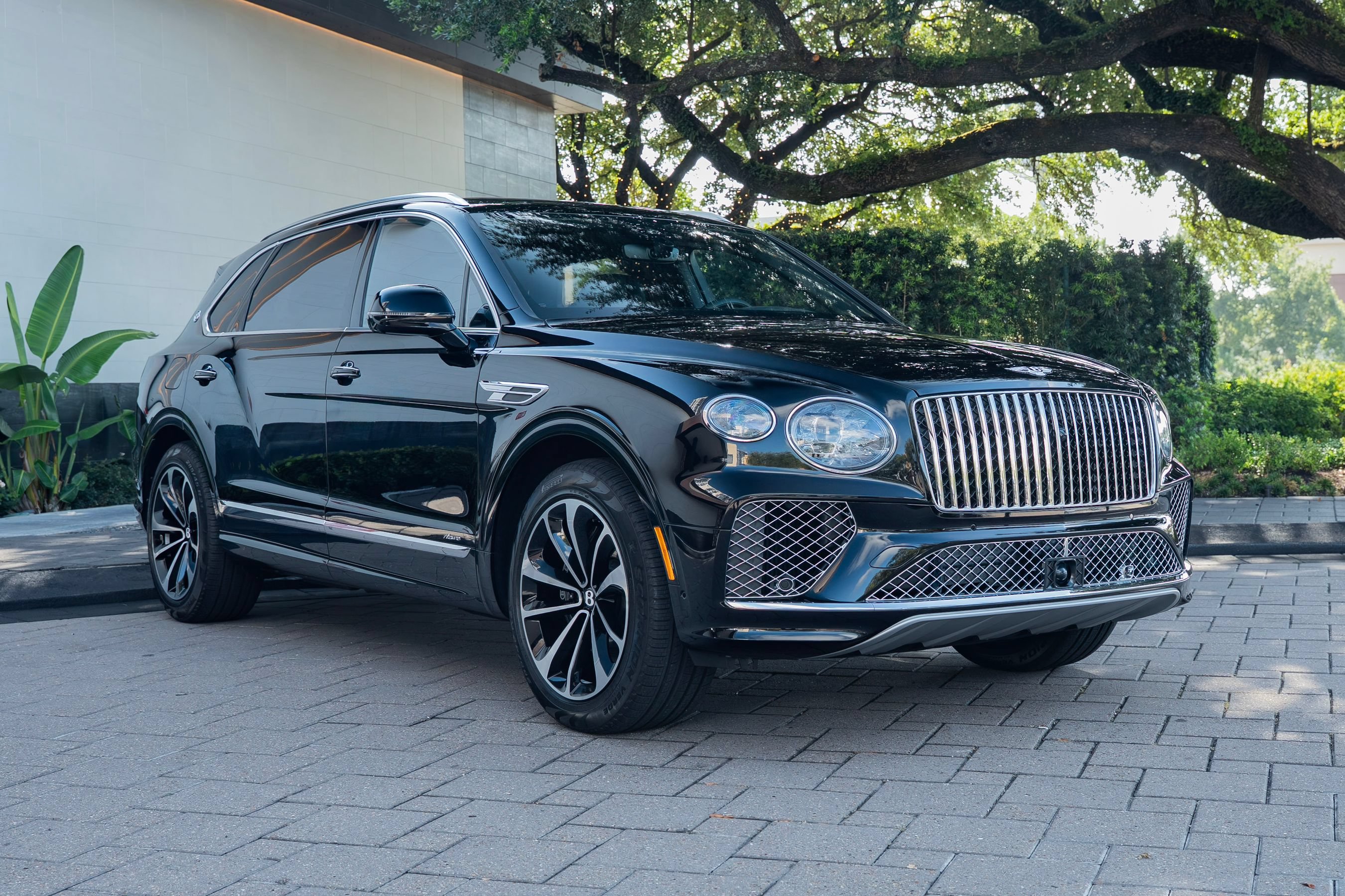 Certified 2025 Bentley Bentayga Extended Wheelbase AWD/4WD image 13