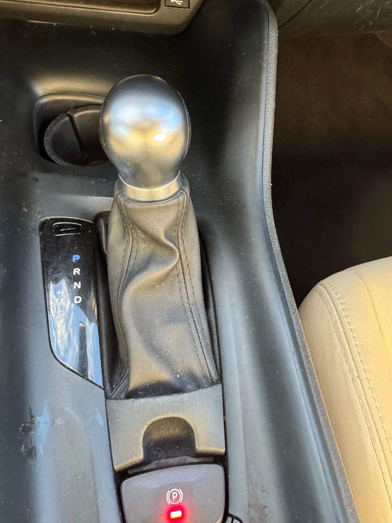 Used 2020 Toyota C-HR LE image 16