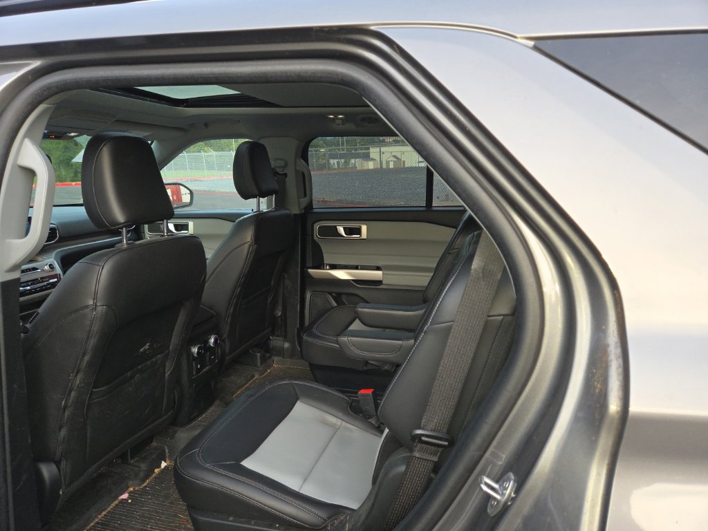 Used 2023 Ford Explorer XLT w/ Equipment Group 202A AWD/4WD image 21