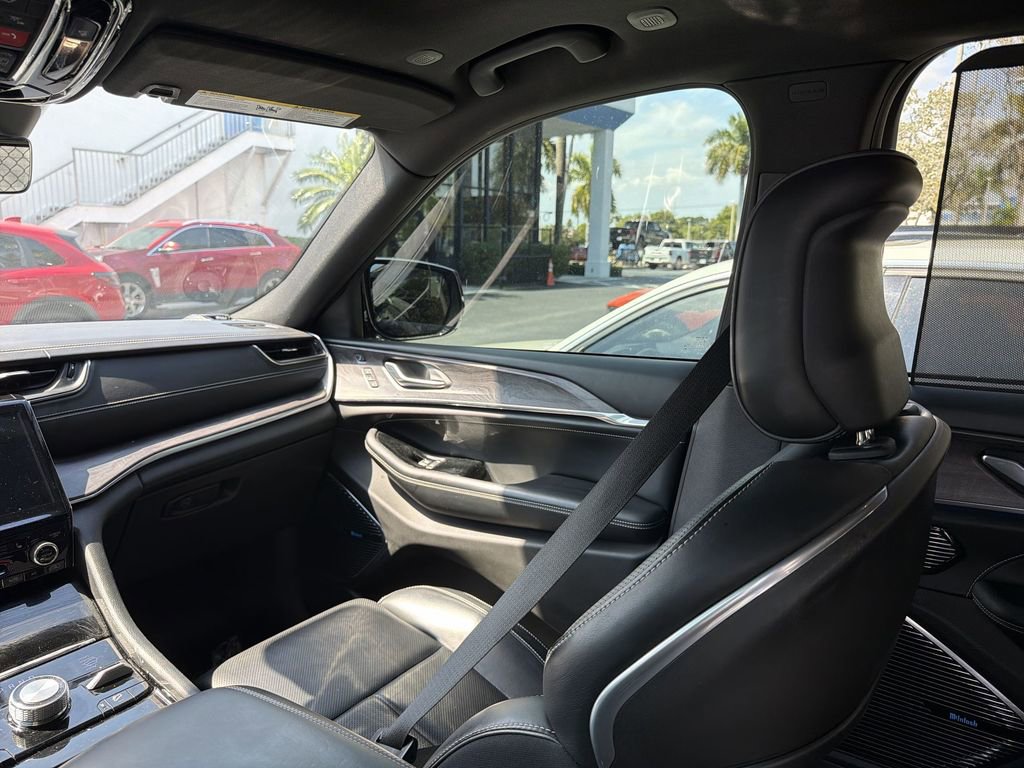 Used 2022 Jeep Grand Cherokee Overland w/ Advanced Protech Group III image 11