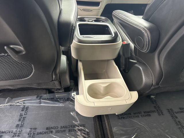 Used 2024 Chrysler Pacifica Touring-L FWD image 38