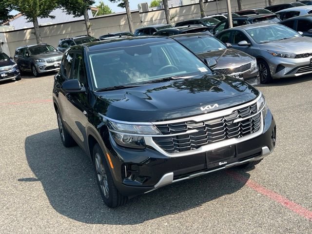 Used 2026 Kia Seltos LX AWD/4WD image 3