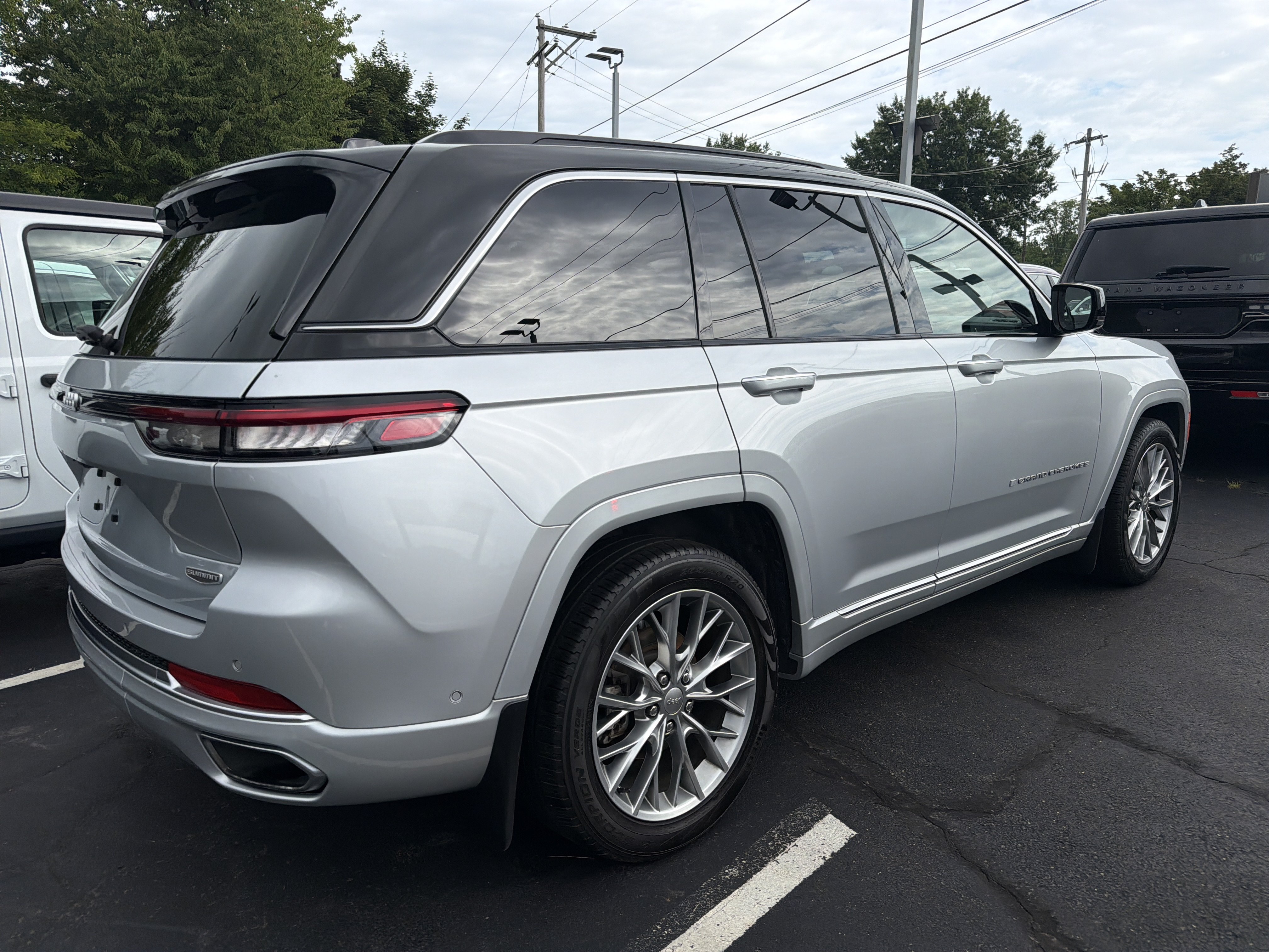 Certified 2025 Jeep Grand Cherokee Summit w/ Luxury Tech Group V AWD/4WD image 8