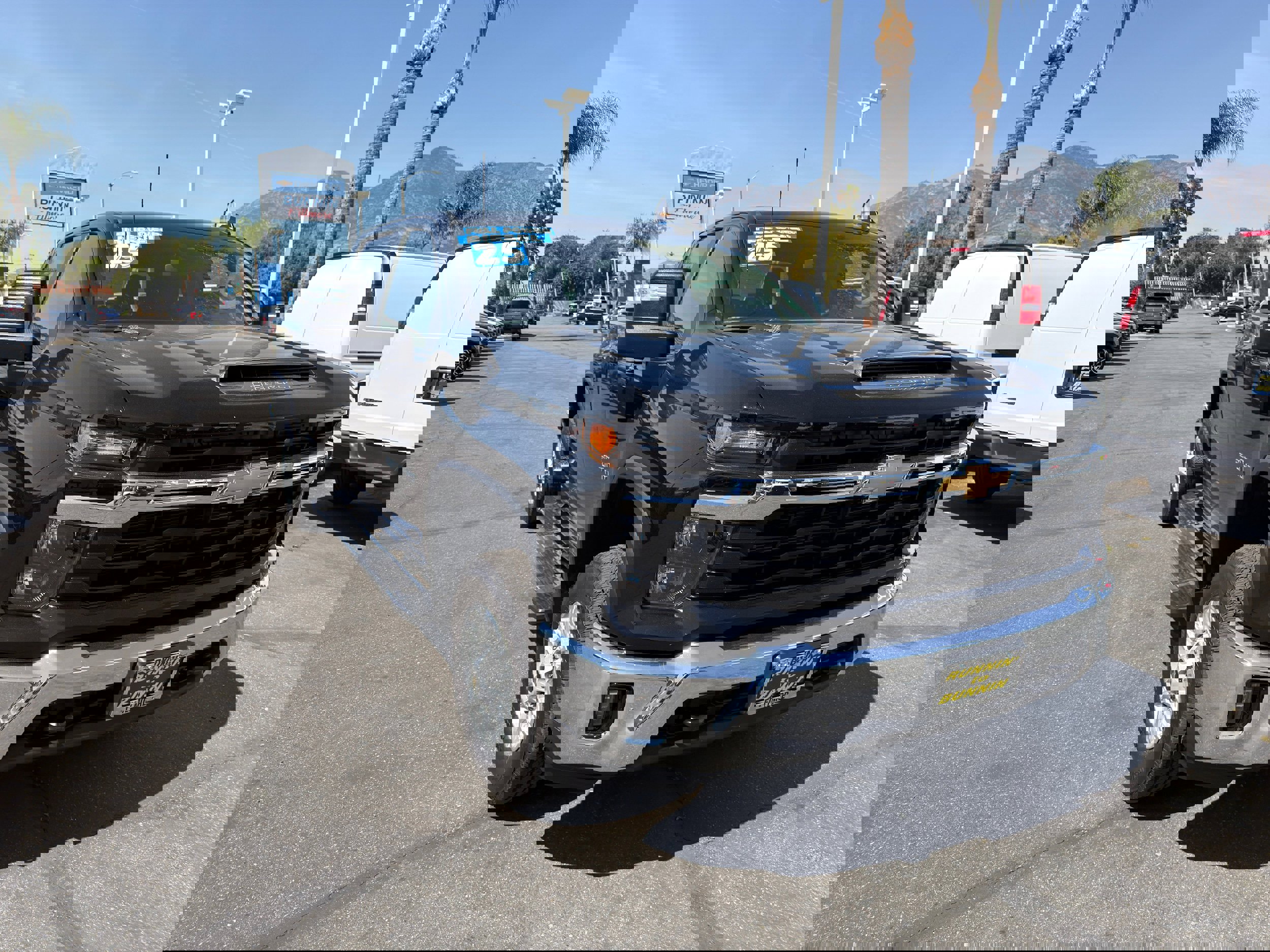 Used 2025 Chevrolet Silverado 2500 LT w/ Convenience Package image 2