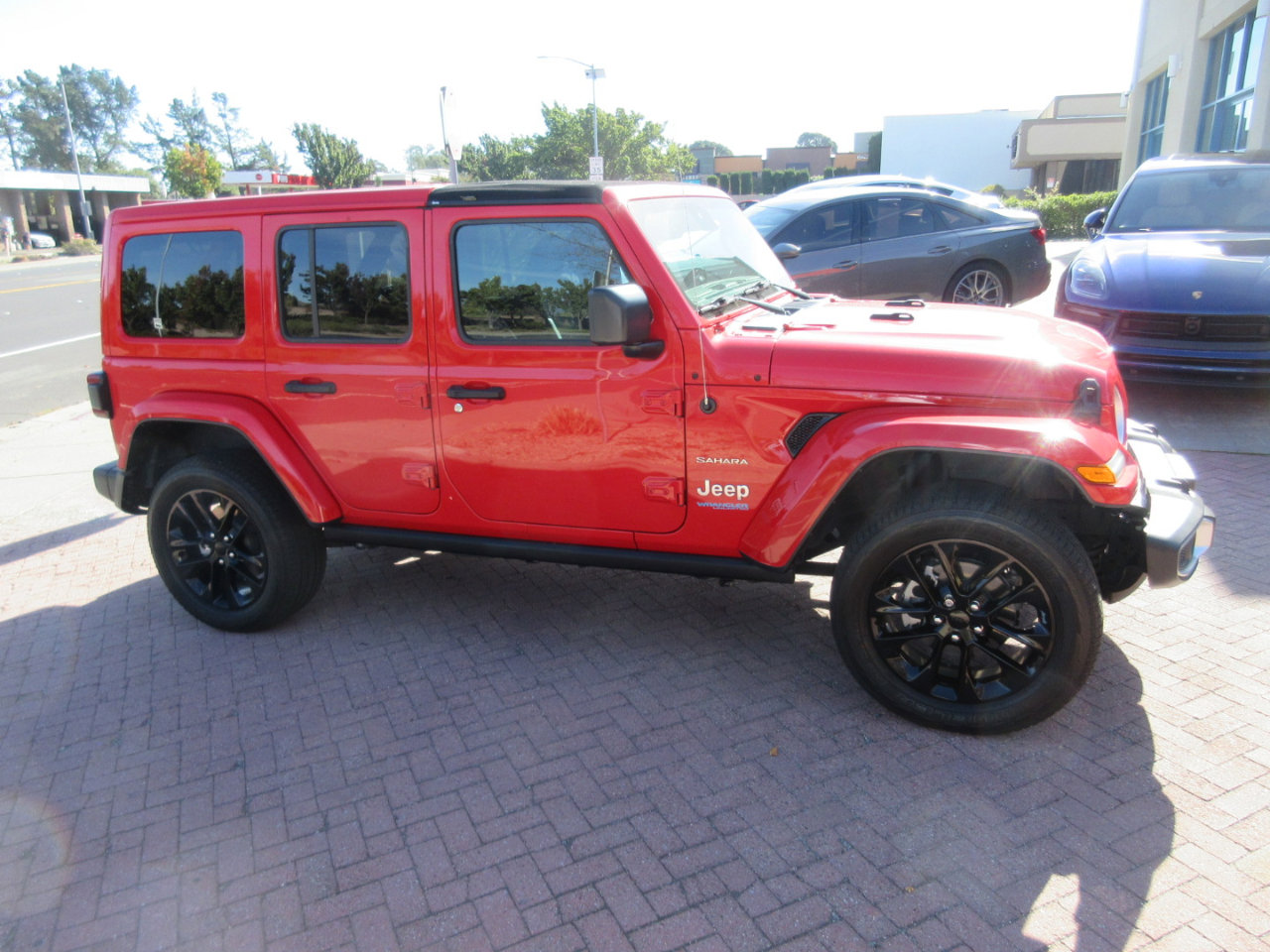 Used 2021 Jeep Wrangler Unlimited Sahara w/ Cold Weather Group image 59