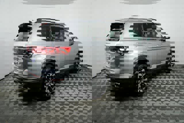 Certified 2025 Volkswagen Atlas SE image 5