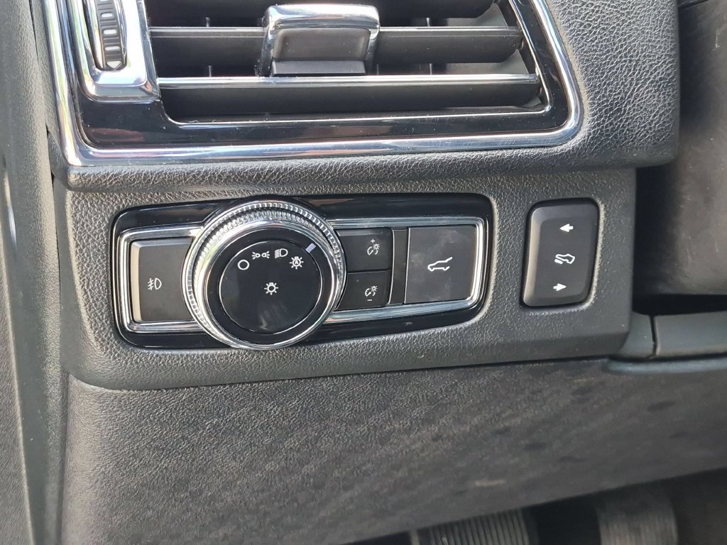 Used 2020 Lincoln Navigator L Reserve w/ Equipment Group 208A Reserve AWD/4WD image 18