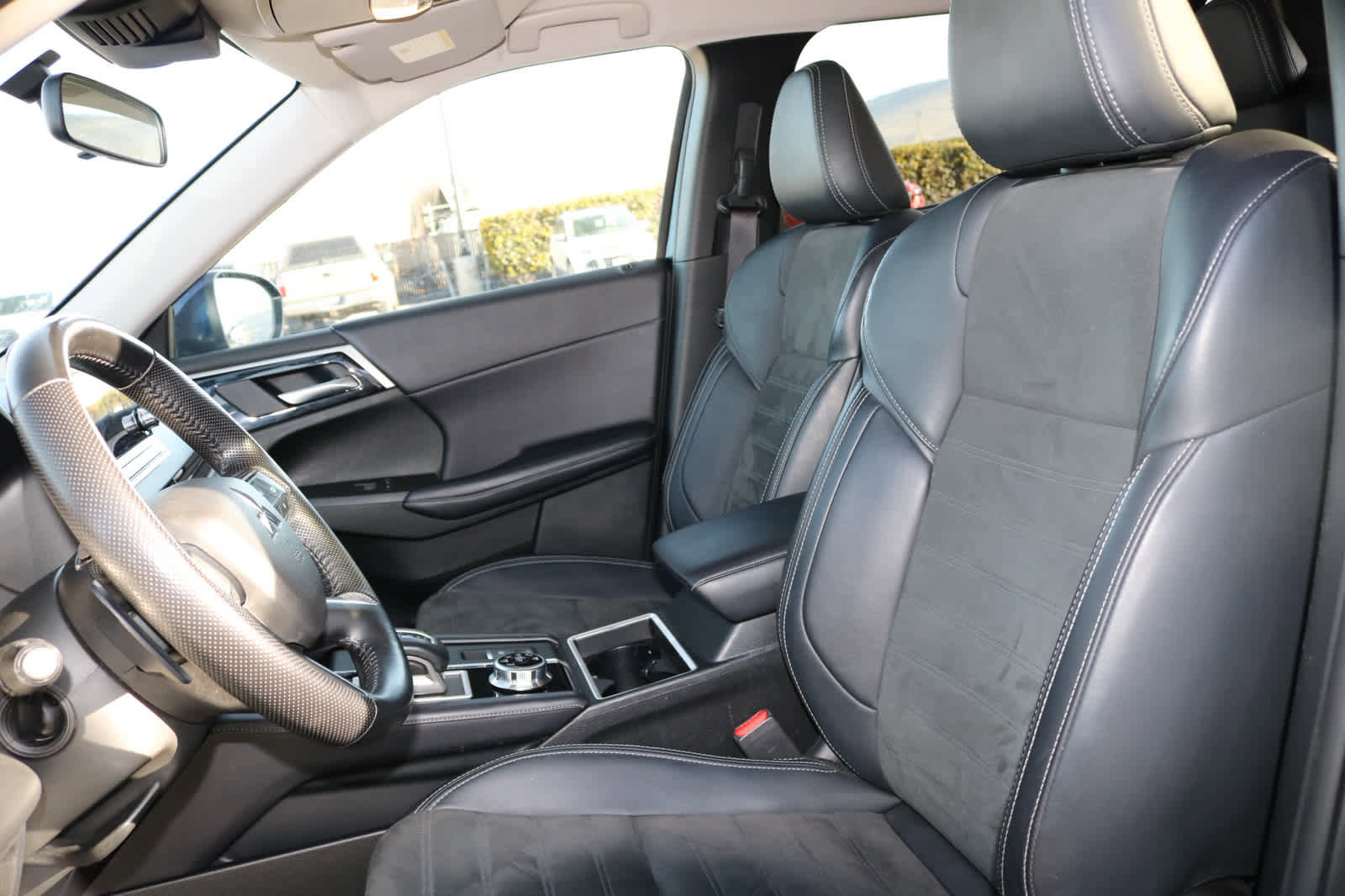 Used 2024 Mitsubishi Outlander SE image 24