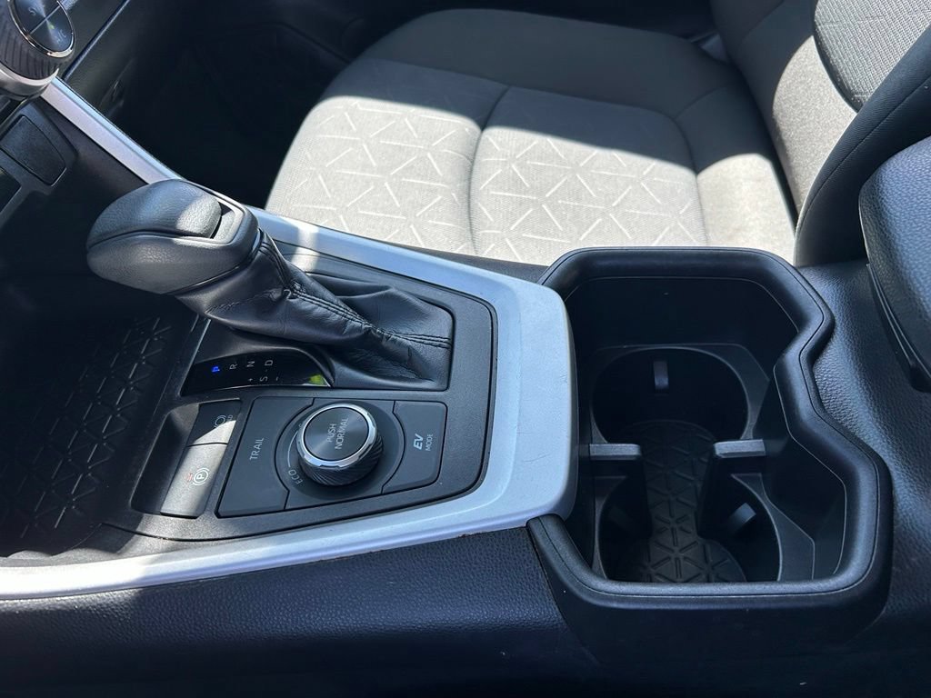 Used 2025 Toyota RAV4 XLE AWD/4WD image 18
