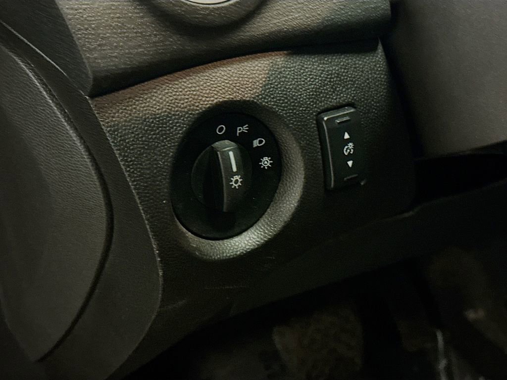 Used 2016 Ford Fiesta SE image 12