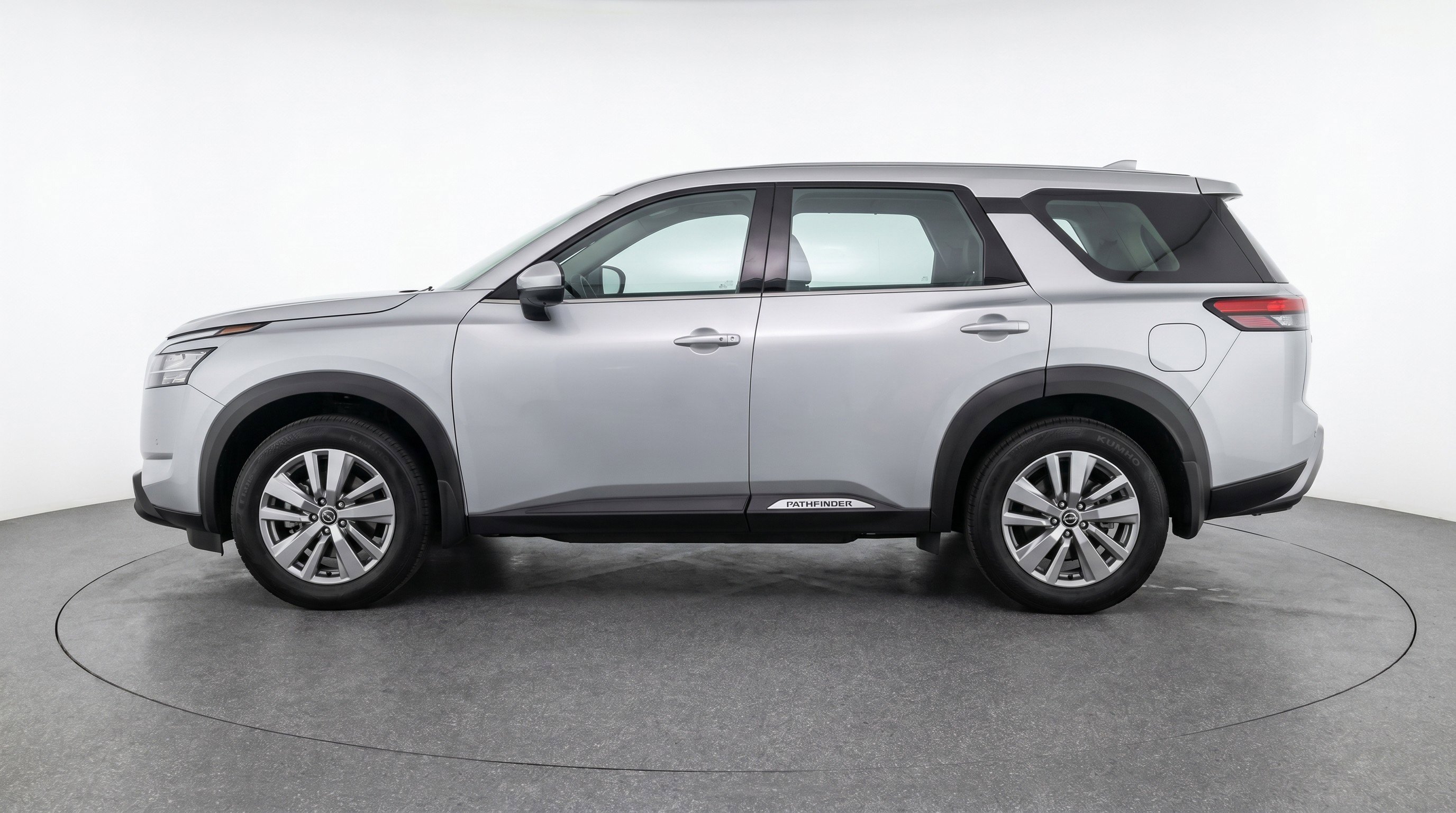 Used 2025 Nissan Pathfinder SV FWD image 5