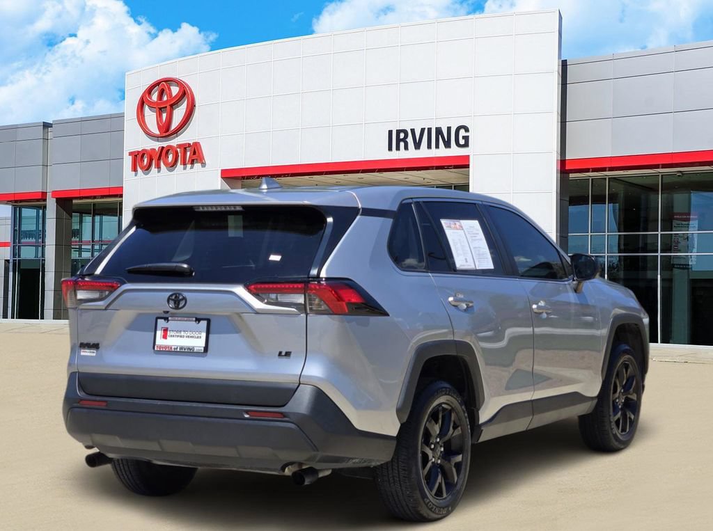 Used 2024 Toyota RAV4 LE FWD image 4