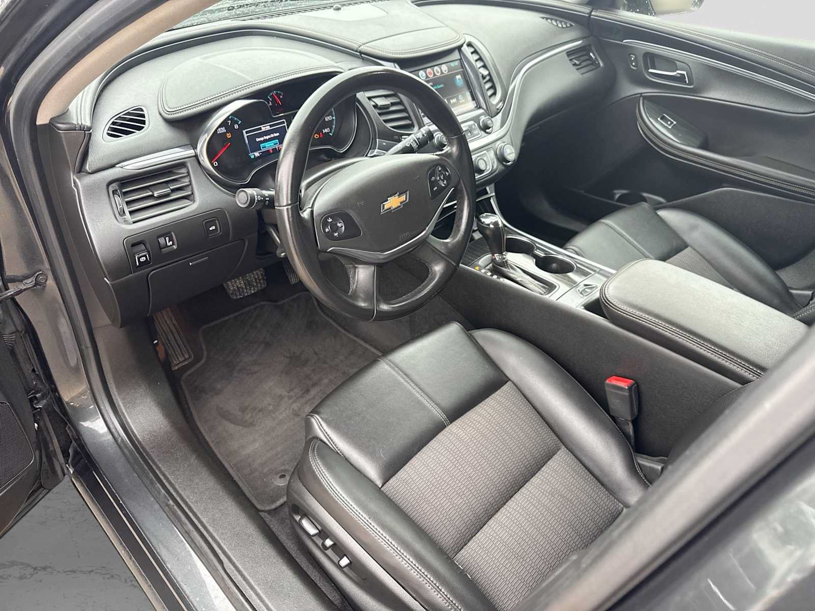Used 2019 Chevrolet Impala LT FWD image 2