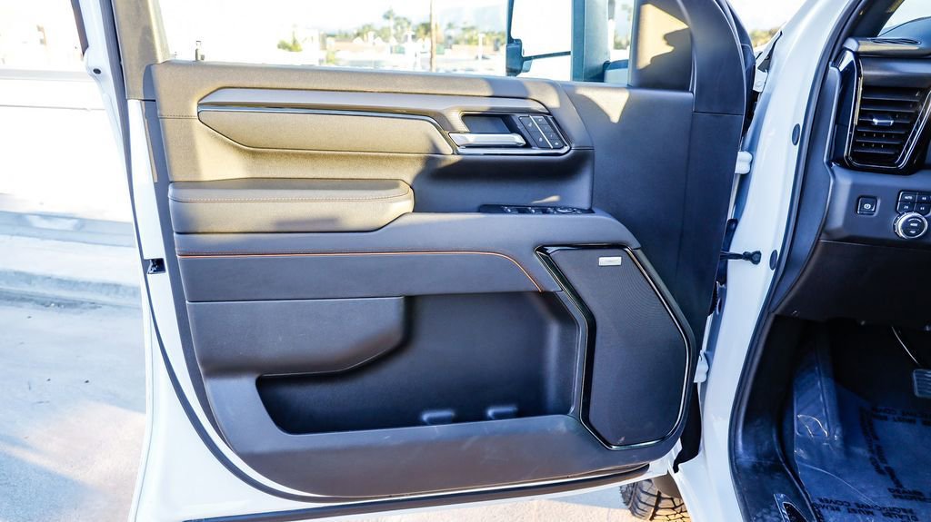 Used 2025 GMC Sierra 2500 AT4 image 24