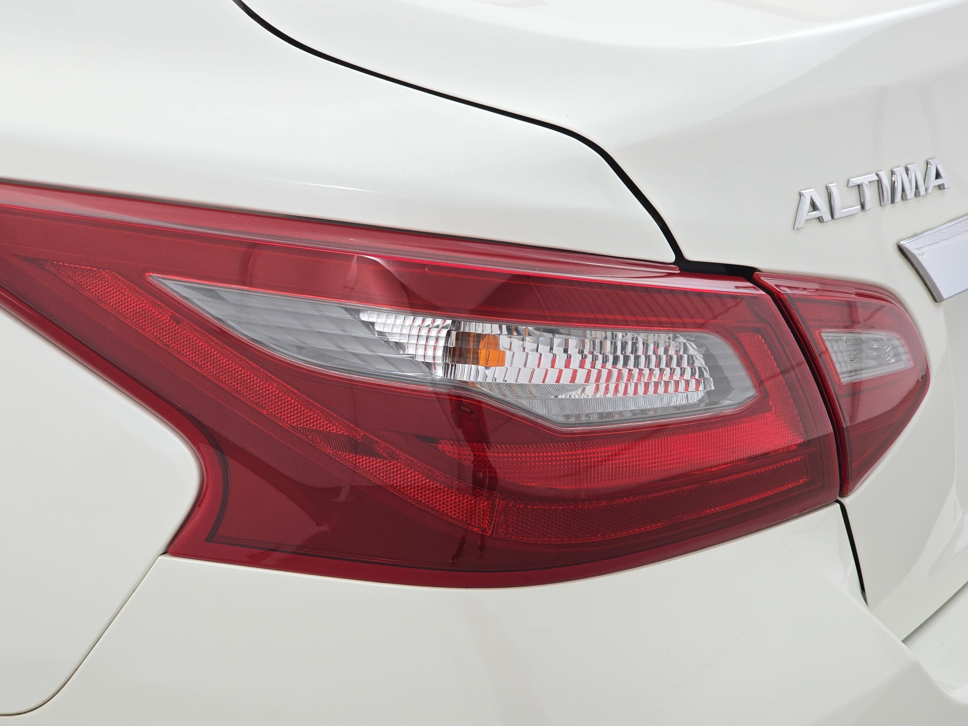 Certified 2018 Nissan Altima 2.5 SV w/ 2.5 SV Technology Package FWD image 33