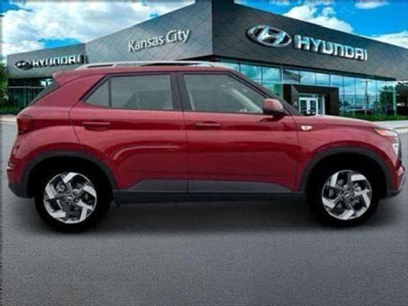 New 2025 Hyundai Venue SEL image 6