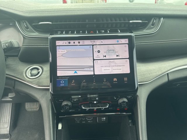 Used 2023 Jeep Grand Cherokee Limited w/ Black Appearance Package image 12