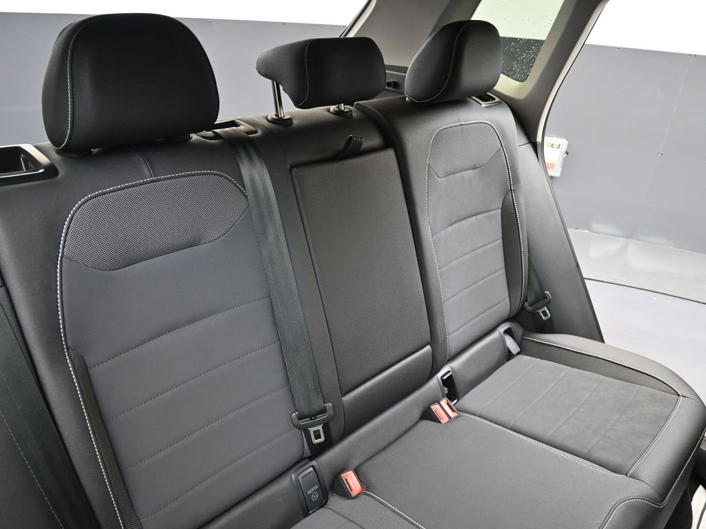 Certified 2024 Volkswagen Taos SE image 16