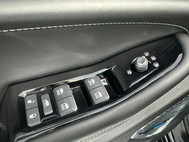 Used 2023 Jeep Grand Cherokee Overland AWD/4WD image 23