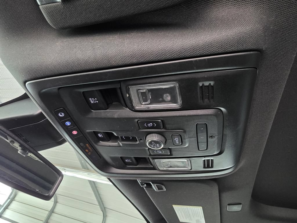 Used 2021 GMC Yukon XL AT4 w/ AT4 Premium Plus Package AWD/4WD image 28