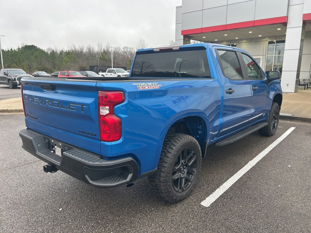 Used 2023 Chevrolet Silverado 1500 Custom Trail Boss w/ LPO, Dark Essentials Package image 4