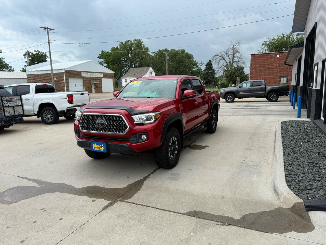 Used 2018 Toyota Tacoma TRD Off-Road AWD/4WD image 3