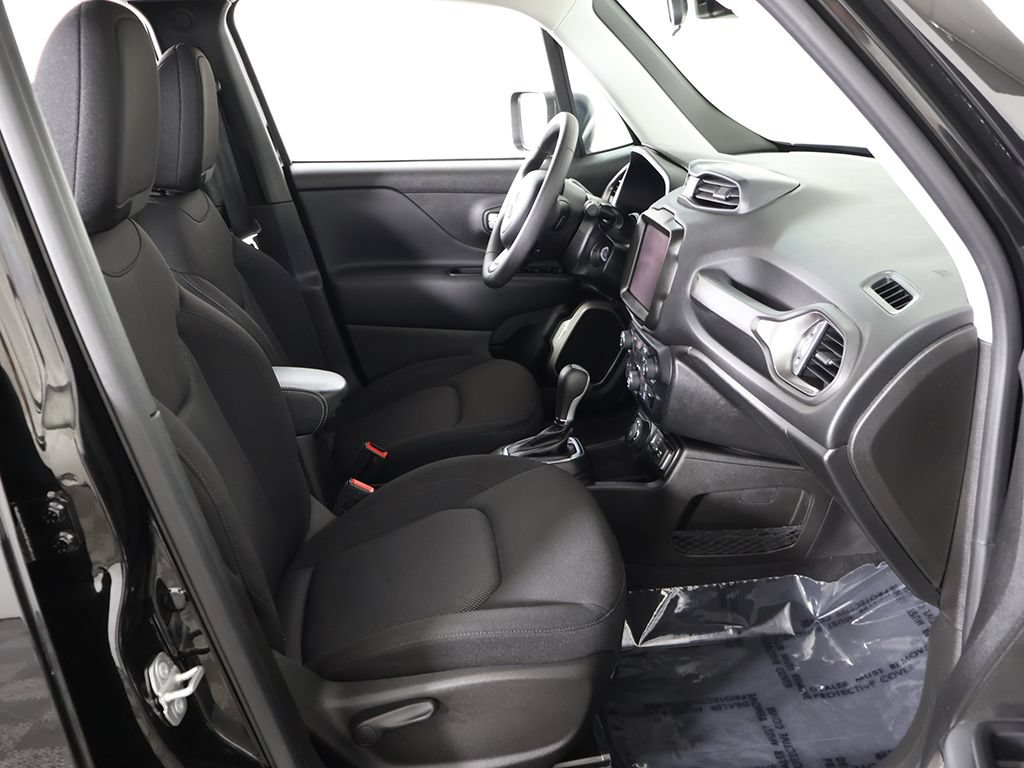 Used 2023 Jeep Renegade Latitude AWD/4WD image 30