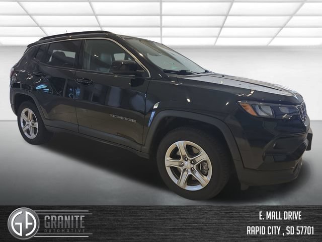 Used 2024 Jeep Compass Latitude AWD/4WD image 8