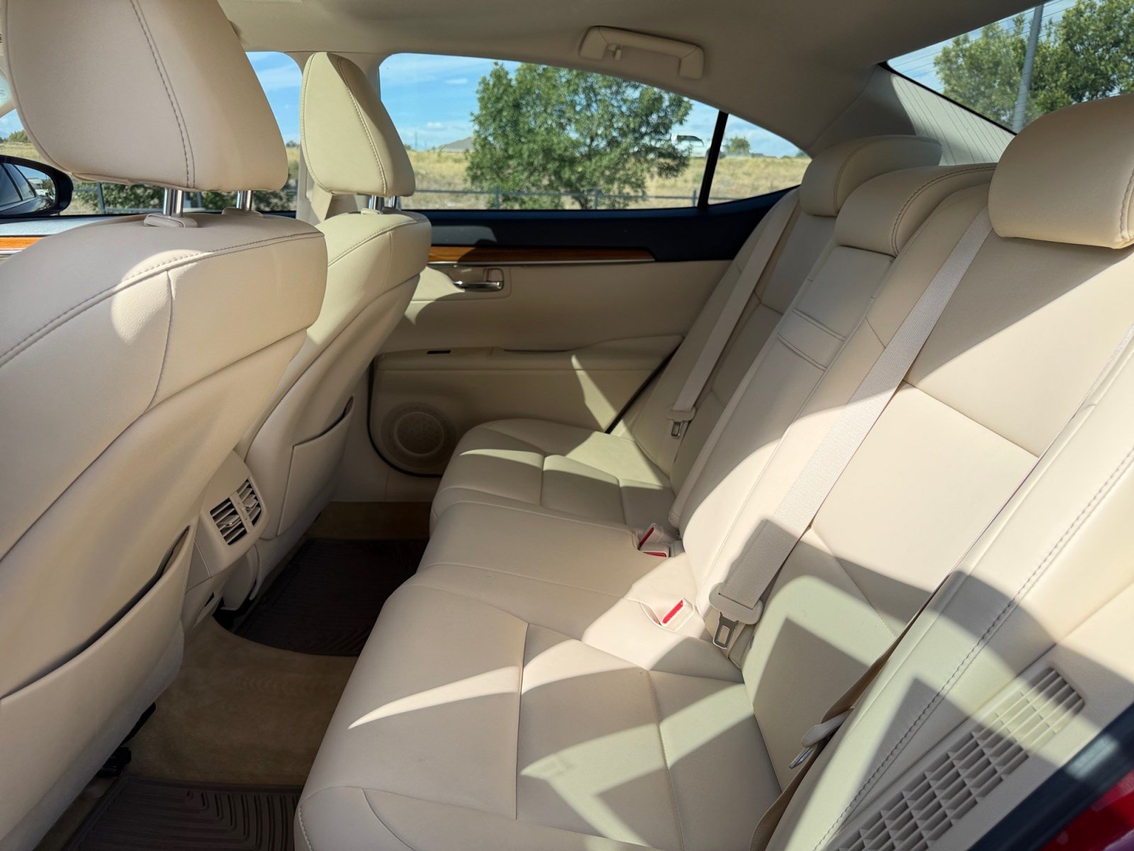 Used 2013 Lexus ES 300h w/ Premium Pkg FWD image 17
