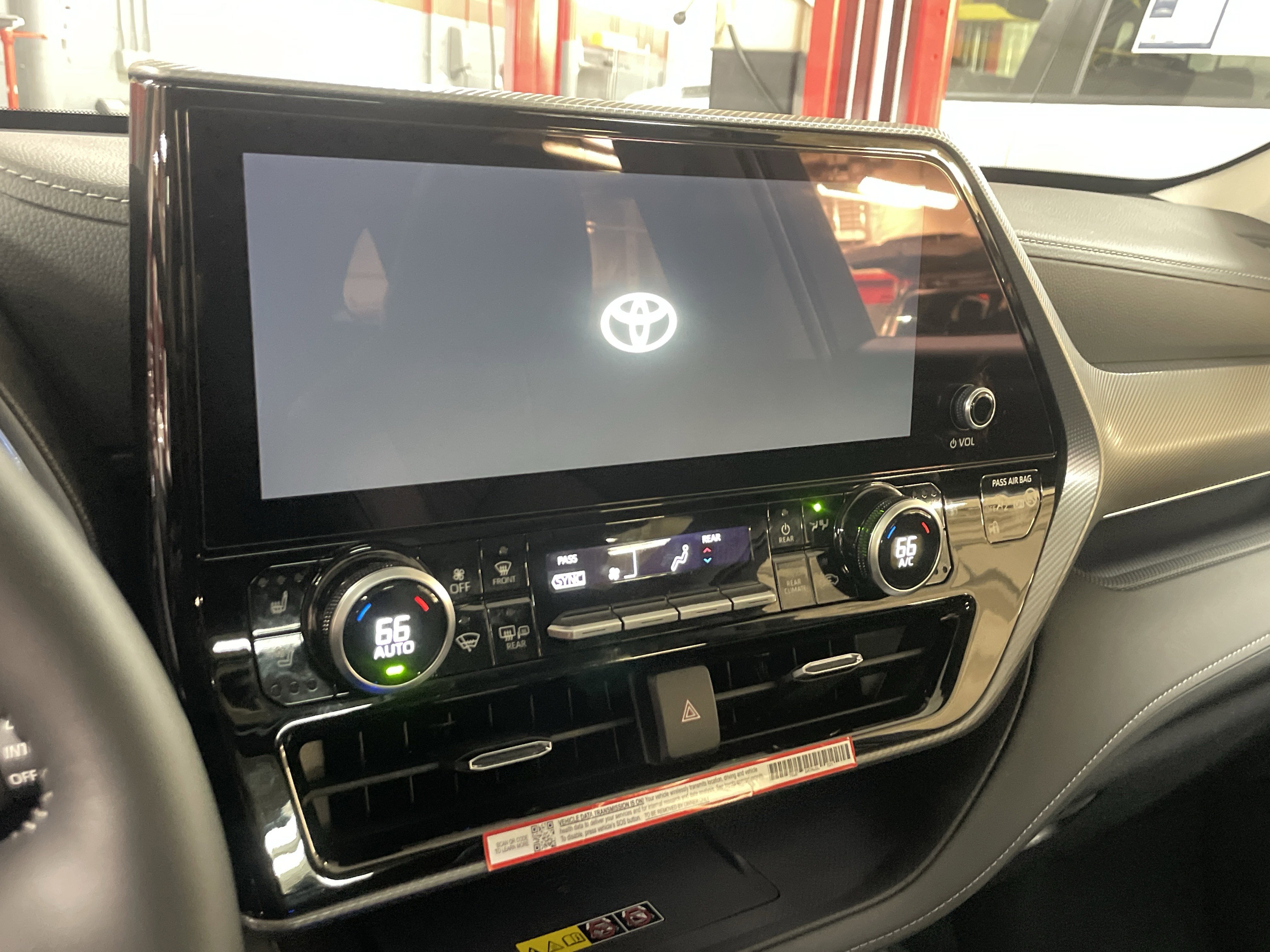 Certified 2025 Toyota Highlander Platinum image 23