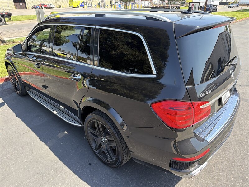 Used 2015 Mercedes-Benz GL 63 AMG 4MATIC image 9