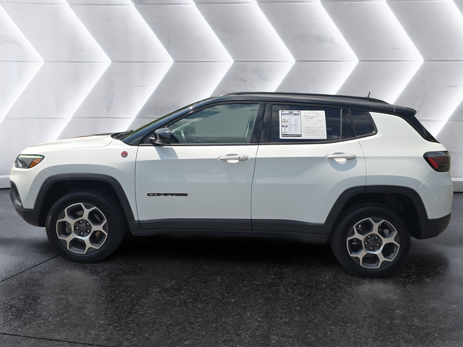 Used 2022 Jeep Compass Trailhawk w/ Trailhawk Elite Group AWD/4WD image 2