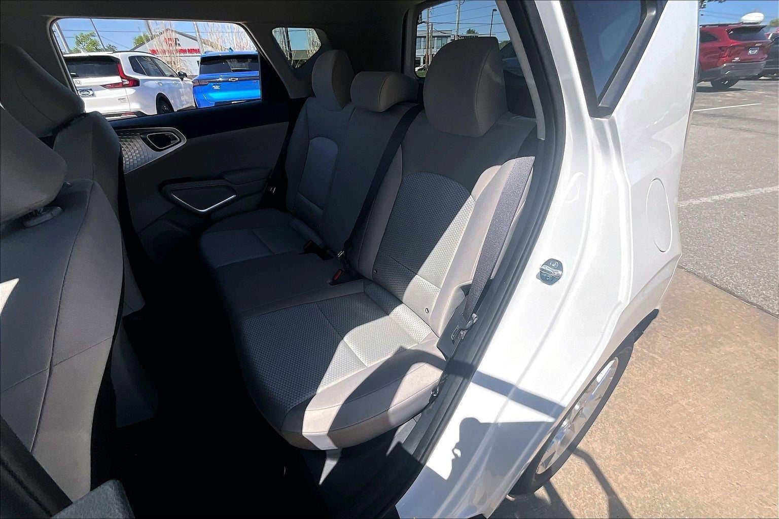Used 2025 Kia Soul LX FWD image 22