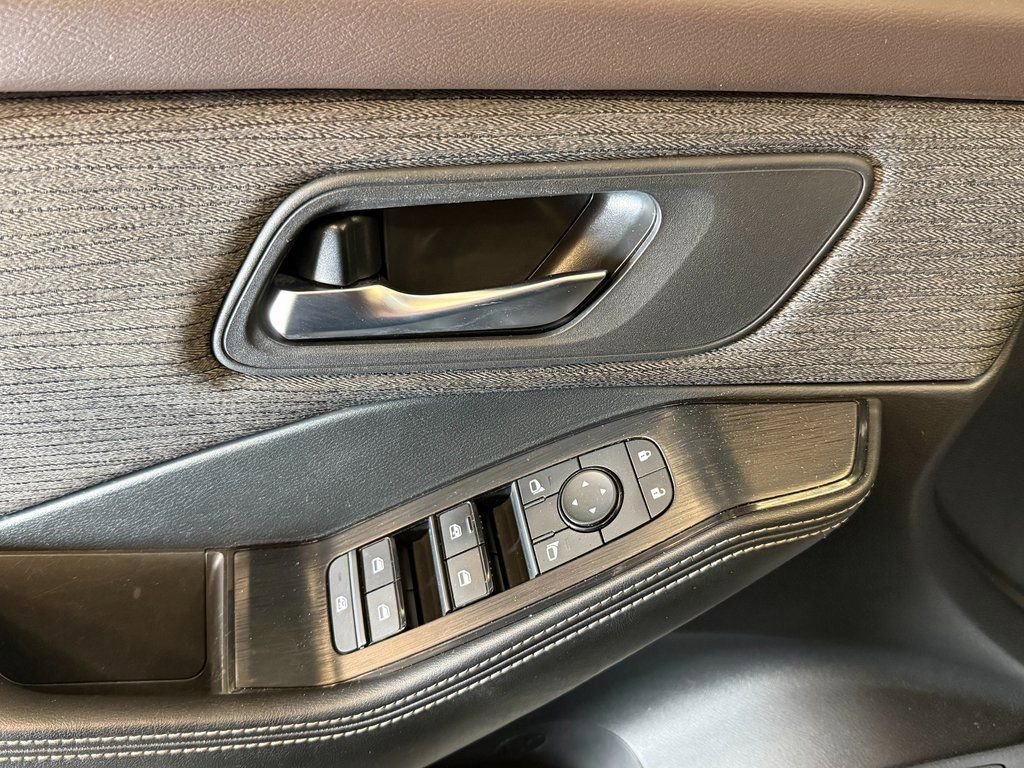 Used 2021 Nissan Rogue SV image 18