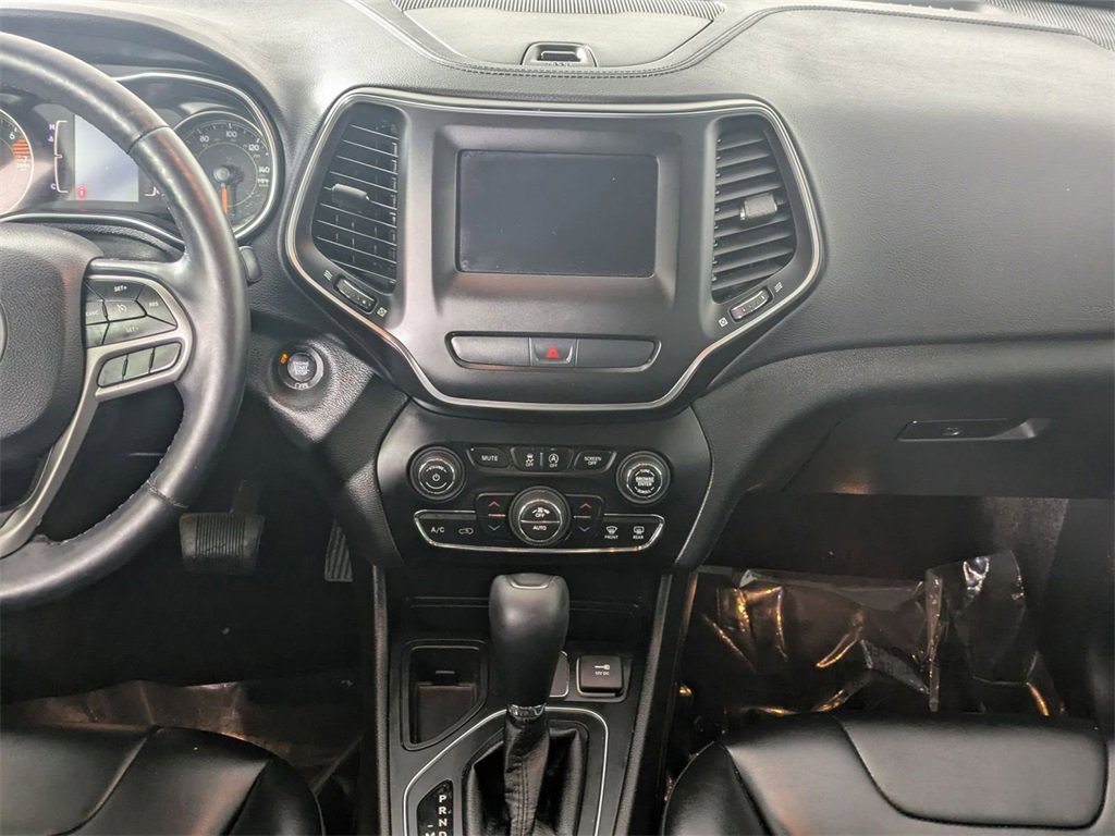 Certified 2019 Jeep Cherokee Latitude Plus w/ Comfort/Convenience Group image 26