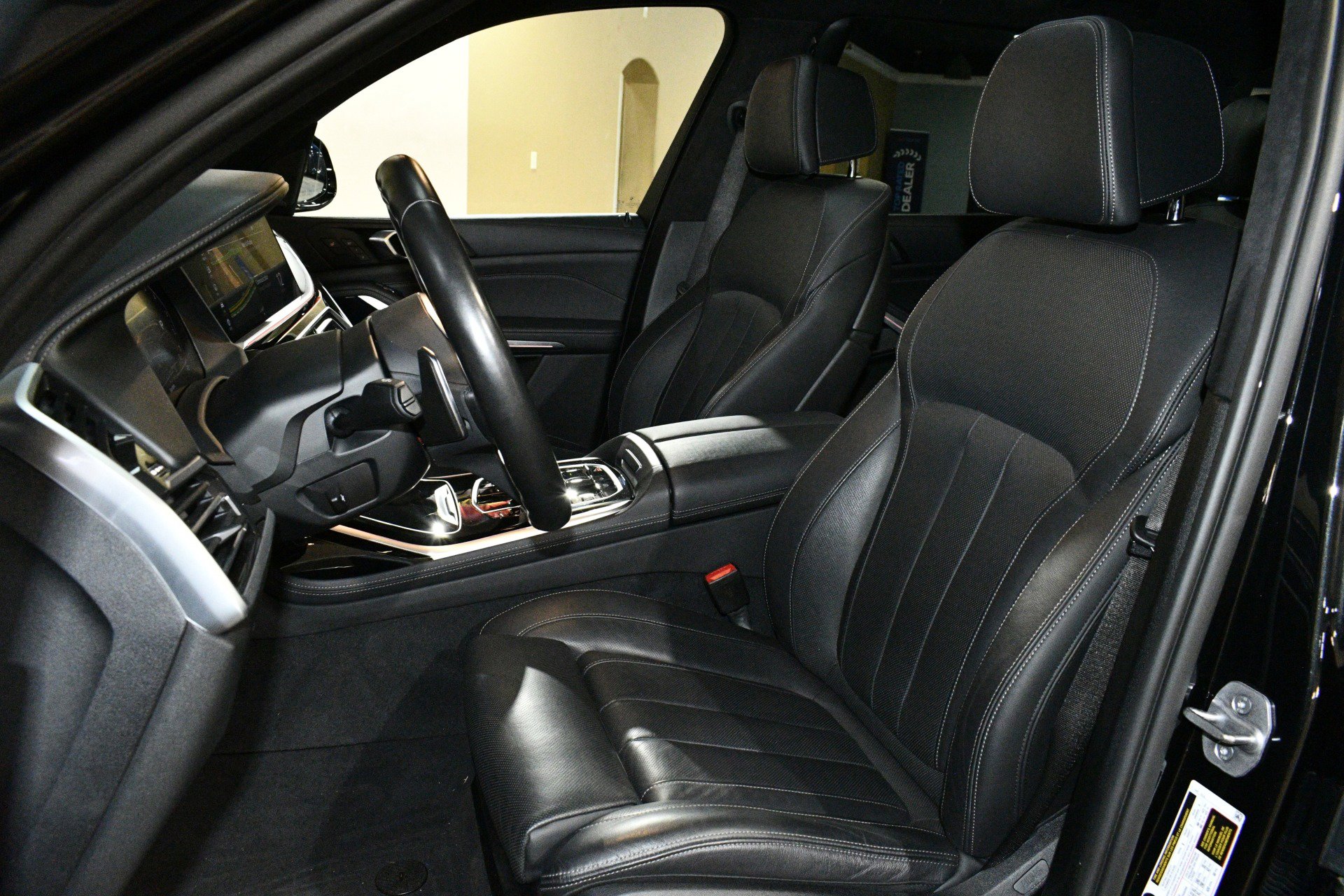 Used 2022 BMW X7 M50i w/ Luxury Seating Package image 7