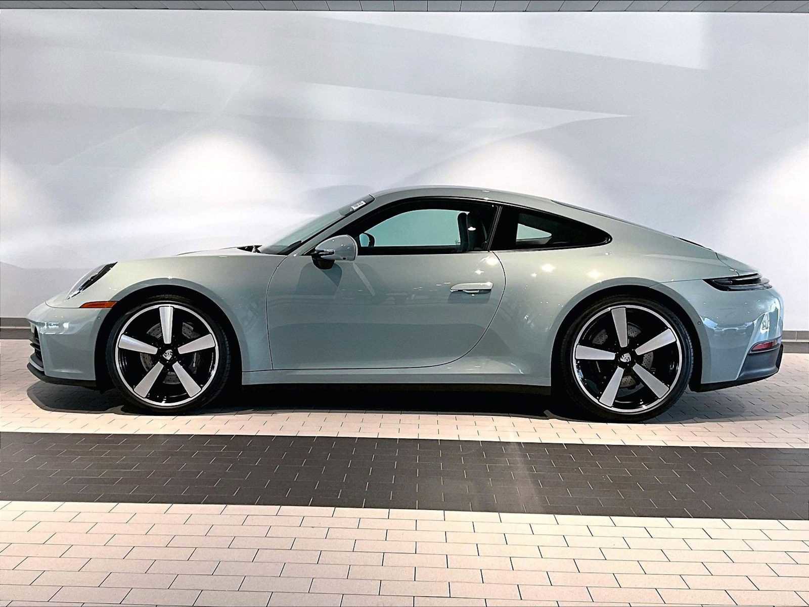Used 2025 Porsche 911 Carrera image 2
