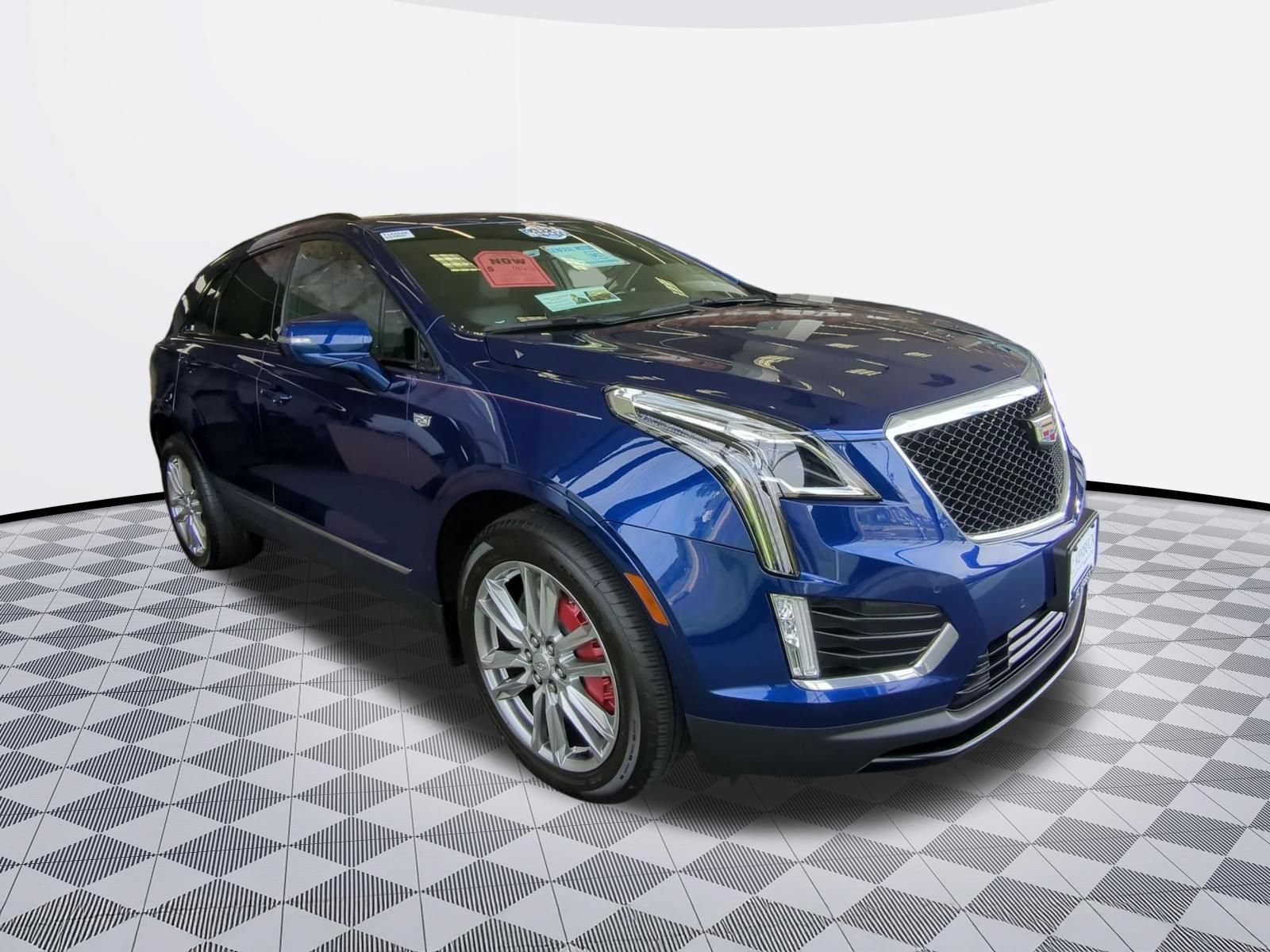Certified 2023 Cadillac XT5 Sportv AWD/4WD image 2
