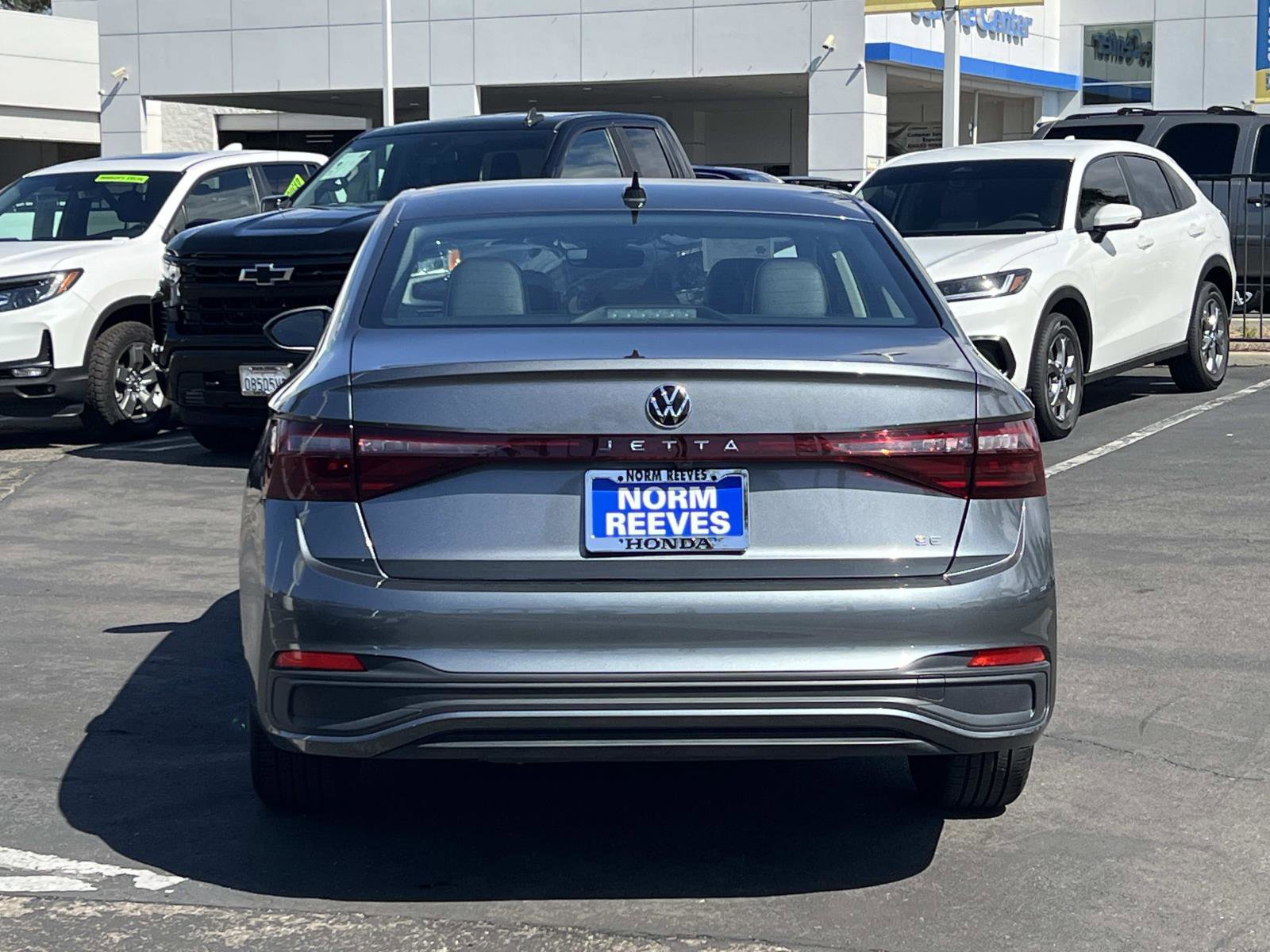 Used 2025 Volkswagen Jetta SE FWD image 23
