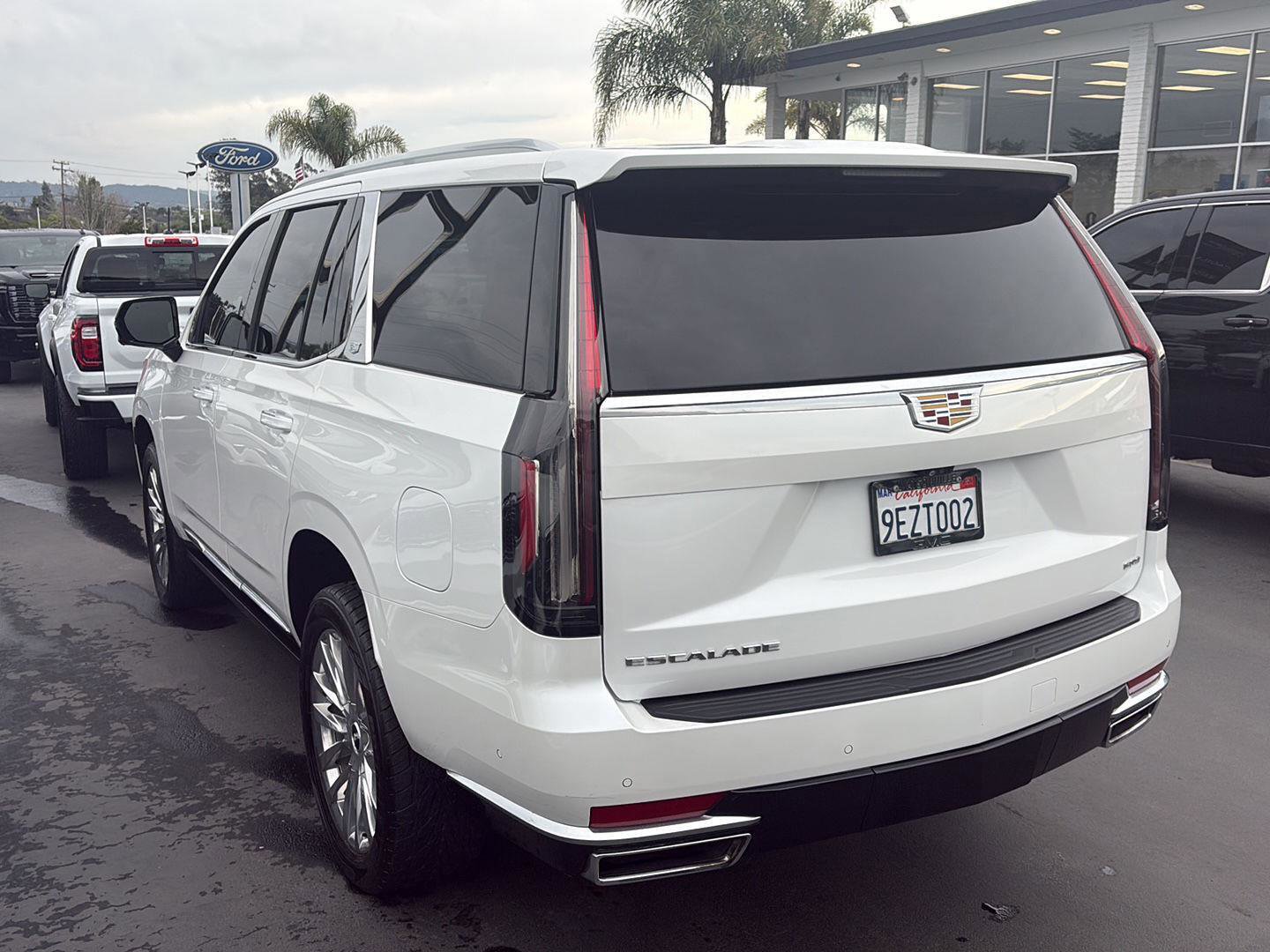 Used 2023 Cadillac Escalade Premium Luxury w/ Performance Package AWD/4WD image 13