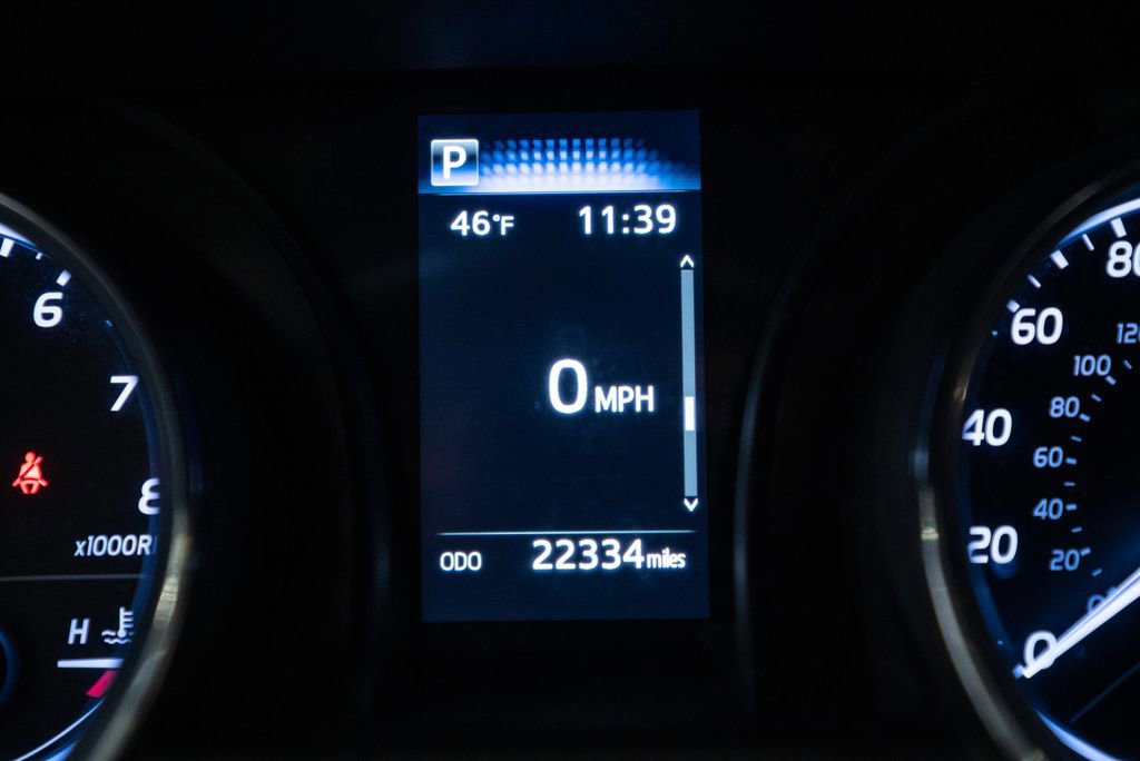 Certified 2020 Toyota Camry SE image 17