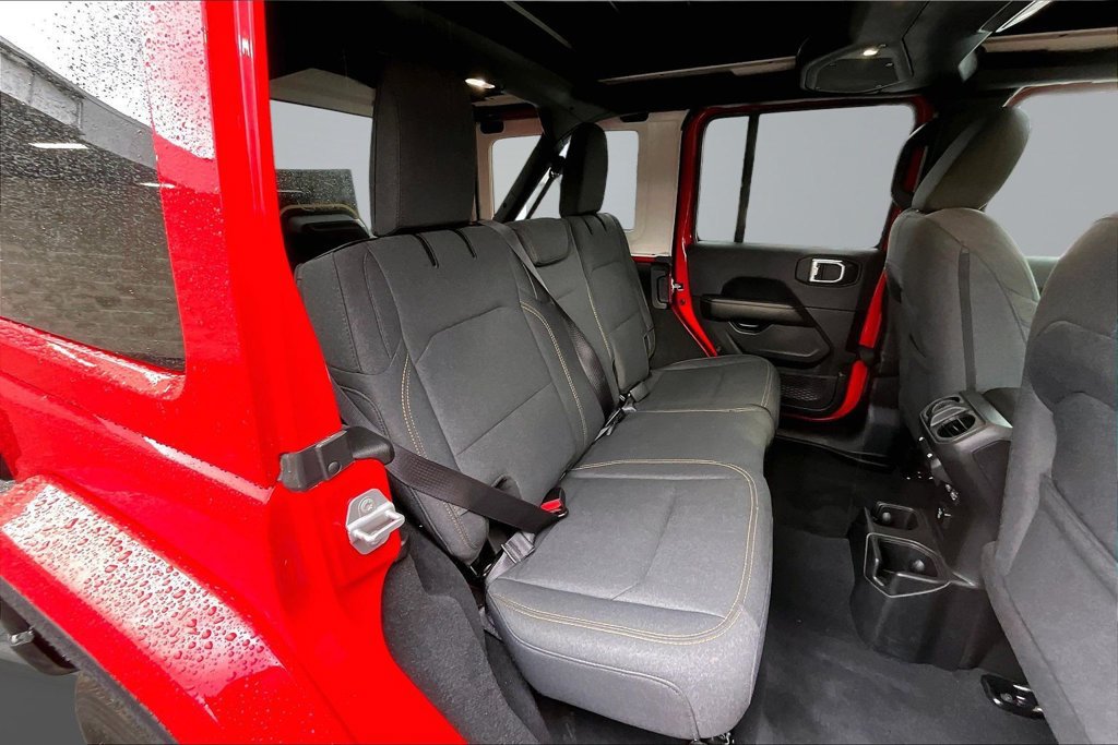 Used 2026 Jeep Wrangler Unlimited Sahara AWD/4WD image 17