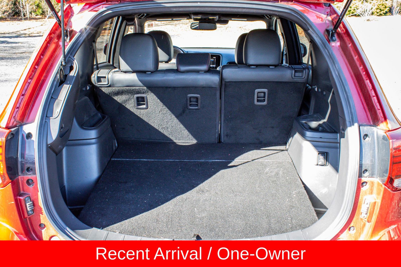 Used 2022 Mitsubishi Outlander 4WD Plug-In Hybrid image 17