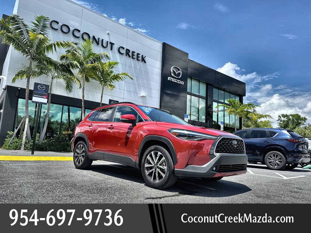 Used 2023 Toyota Corolla Cross XLE w/ Convenience Package FWD image 1