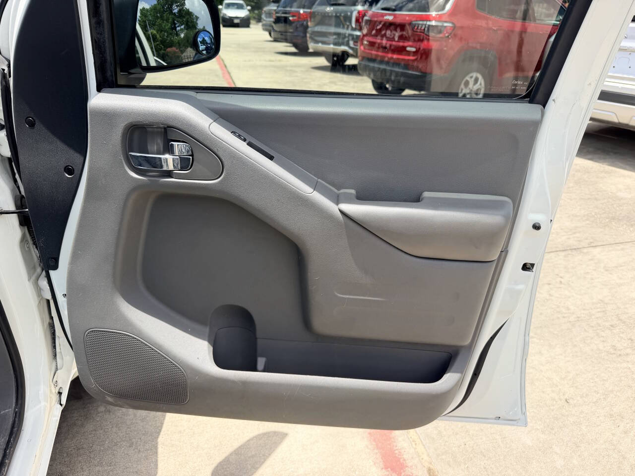 Used 2017 Nissan Frontier SV AWD/4WD image 14
