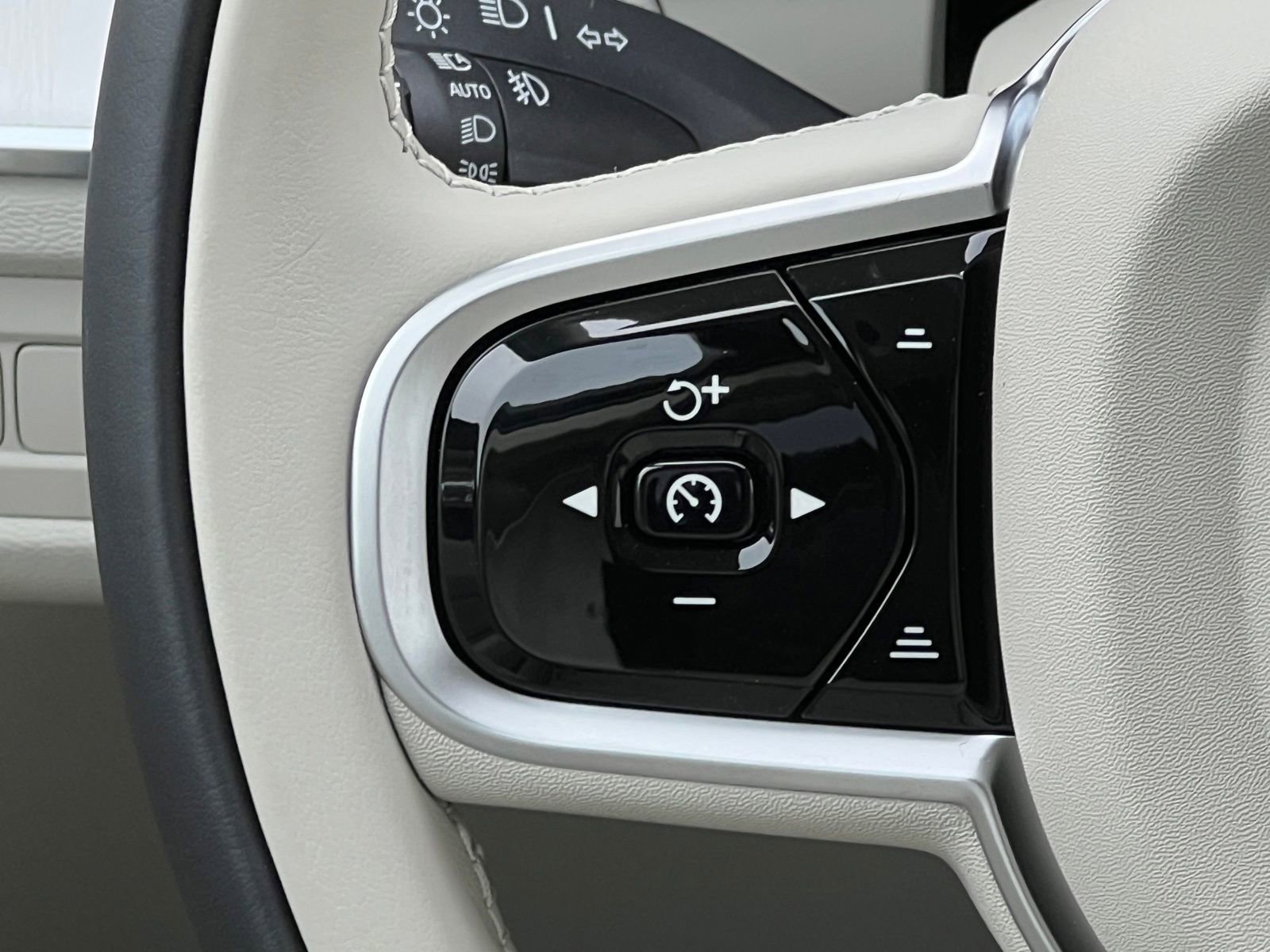 New 2026 Volvo XC60 T8 Ultra image 28