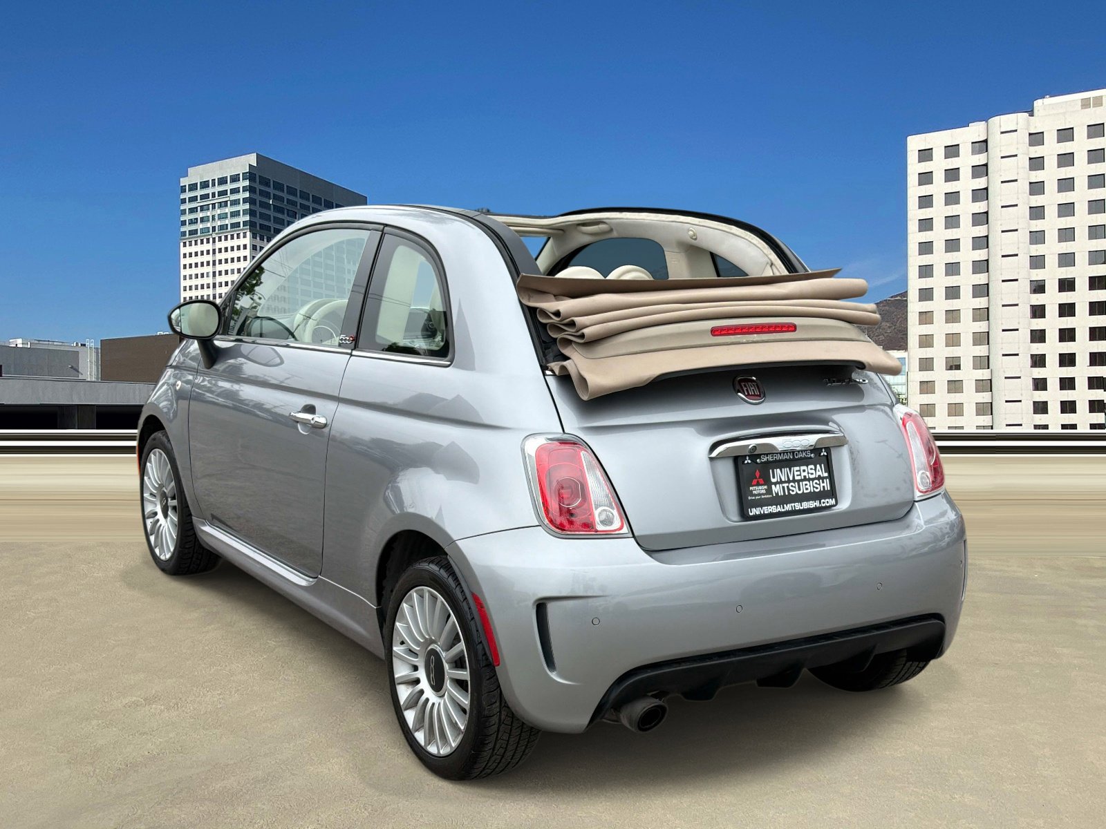 Used 2018 FIAT 500 Lounge FWD image 4