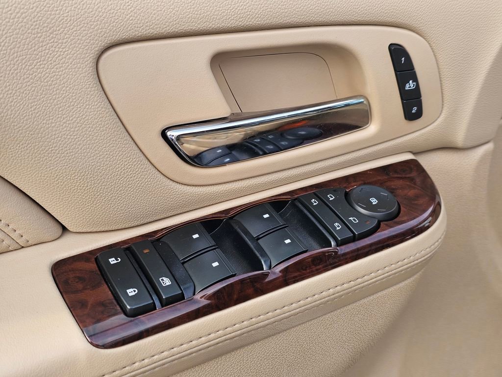 Used 2013 Cadillac Escalade Luxury AWD/4WD image 32