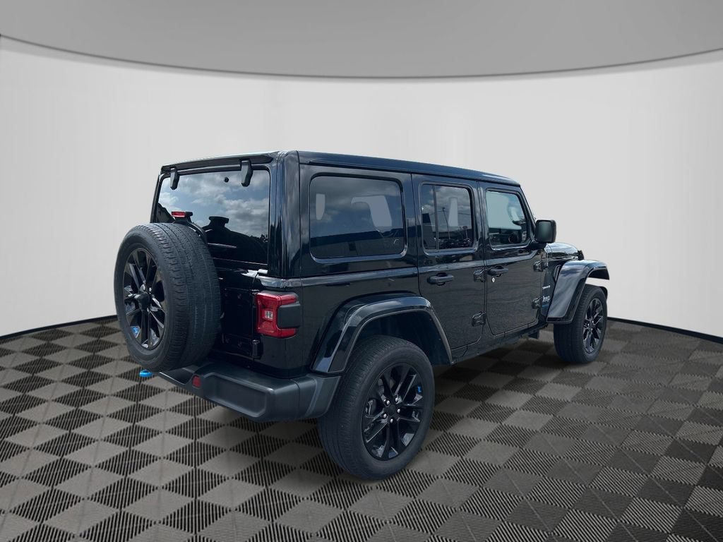 Used 2022 Jeep Wrangler Unlimited Sahara w/ Cold Weather Group AWD/4WD image 6