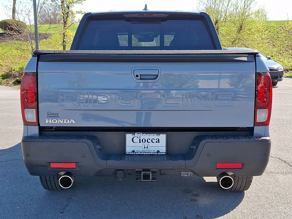 Used 2025 Honda Ridgeline Black Edition image 8